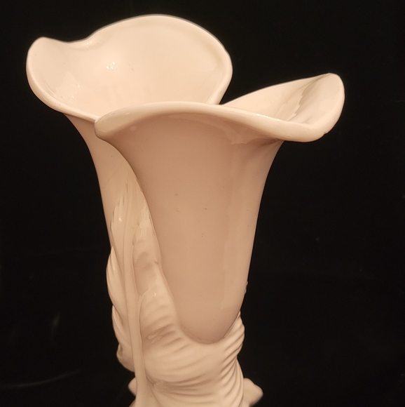 Vintage Camark Calla Lily White Vase Art Pottery 597 - Picture 4 of 7